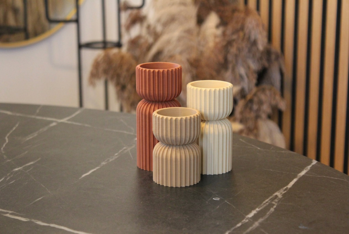 Set di tre portacandele a coste in terracotta, avorio e beige sabbia