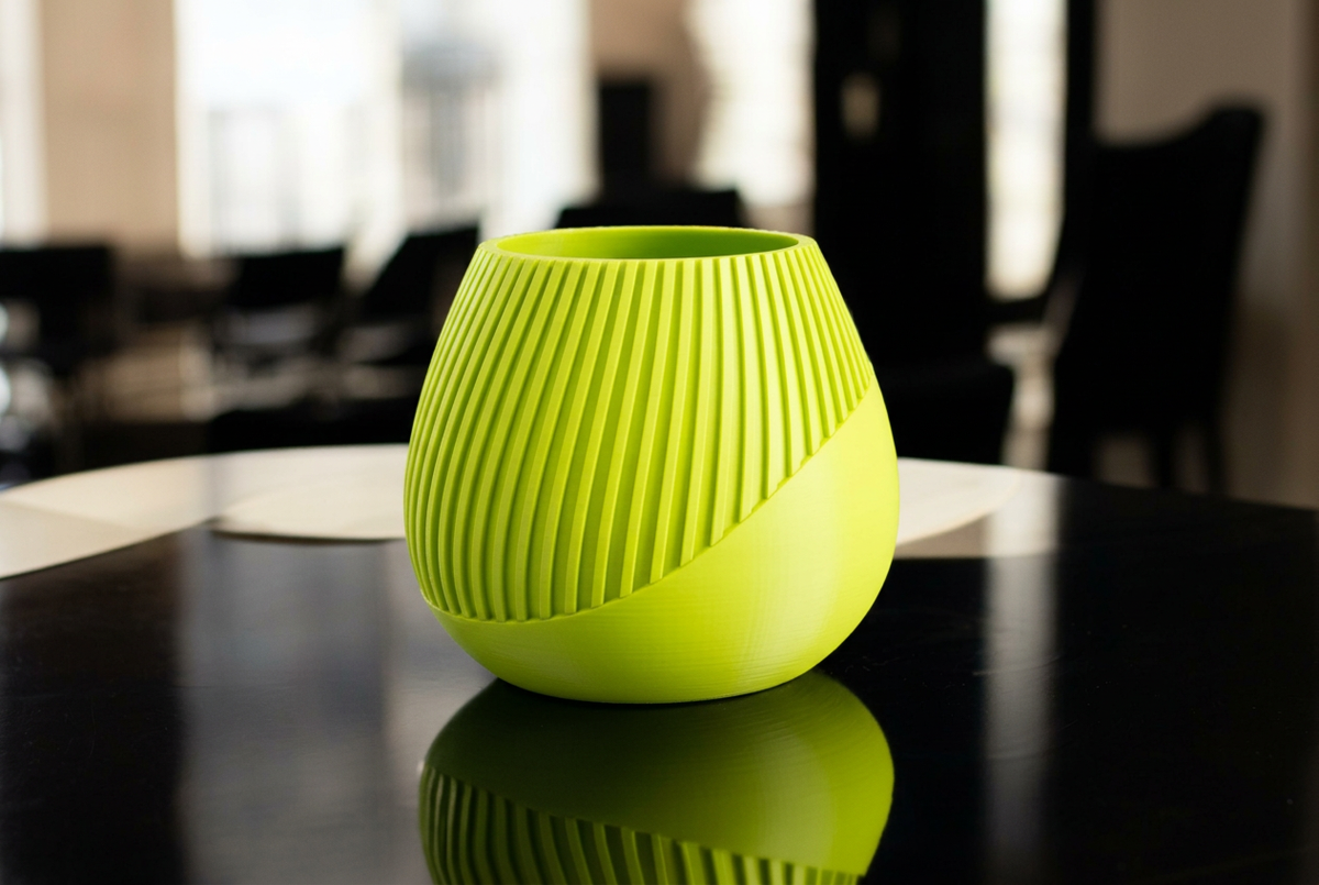 Vaso con righe diagonali verde acido